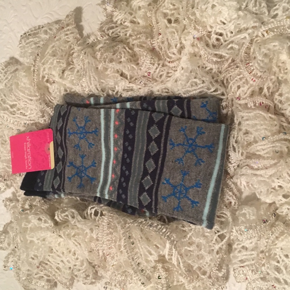 2/$8 ❄️Snowflake Winter Christmas Socks❄️